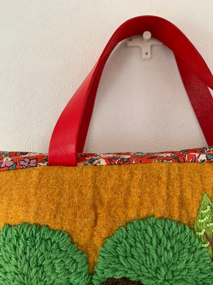 ナナ。三毛猫さんと私　羊毛フェルト生地のバッグ