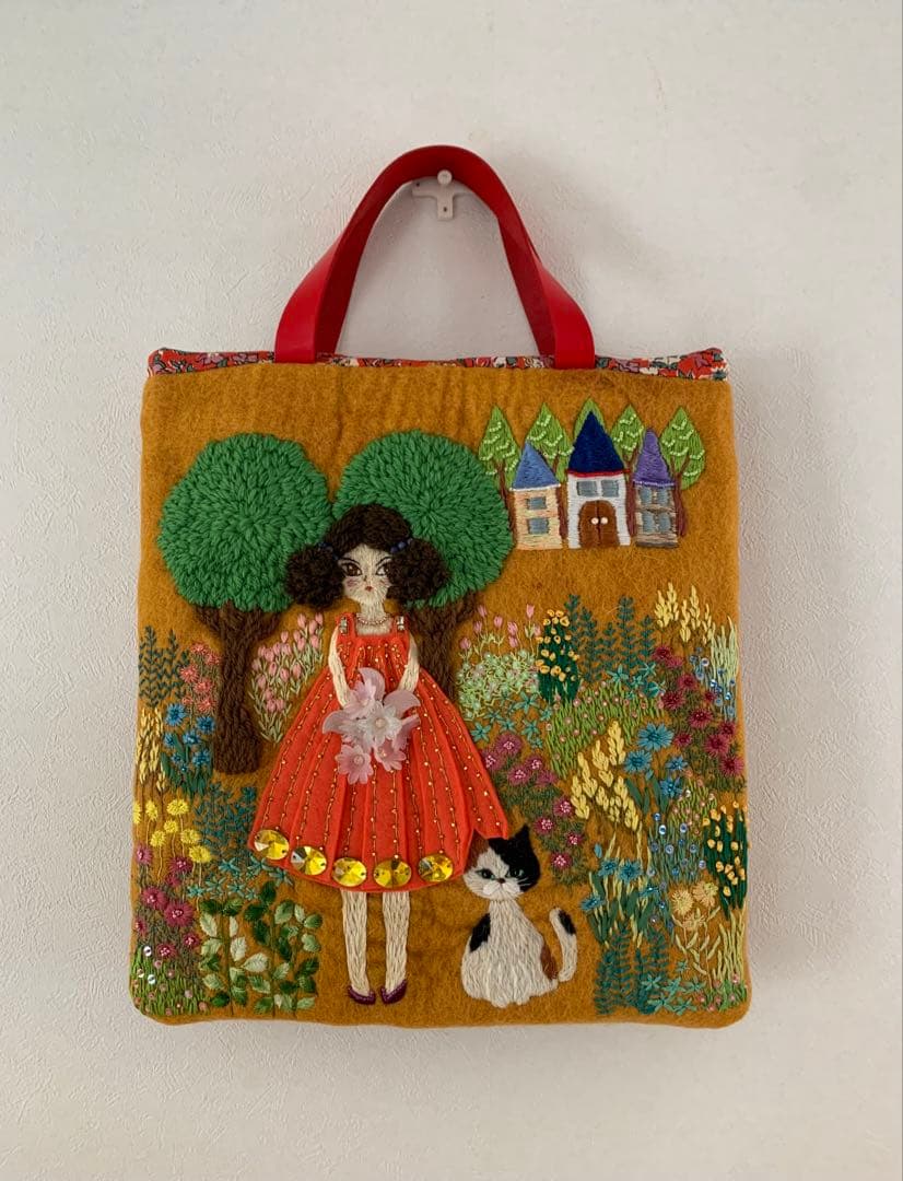ナナ。三毛猫さんと私　羊毛フェルト生地のバッグ