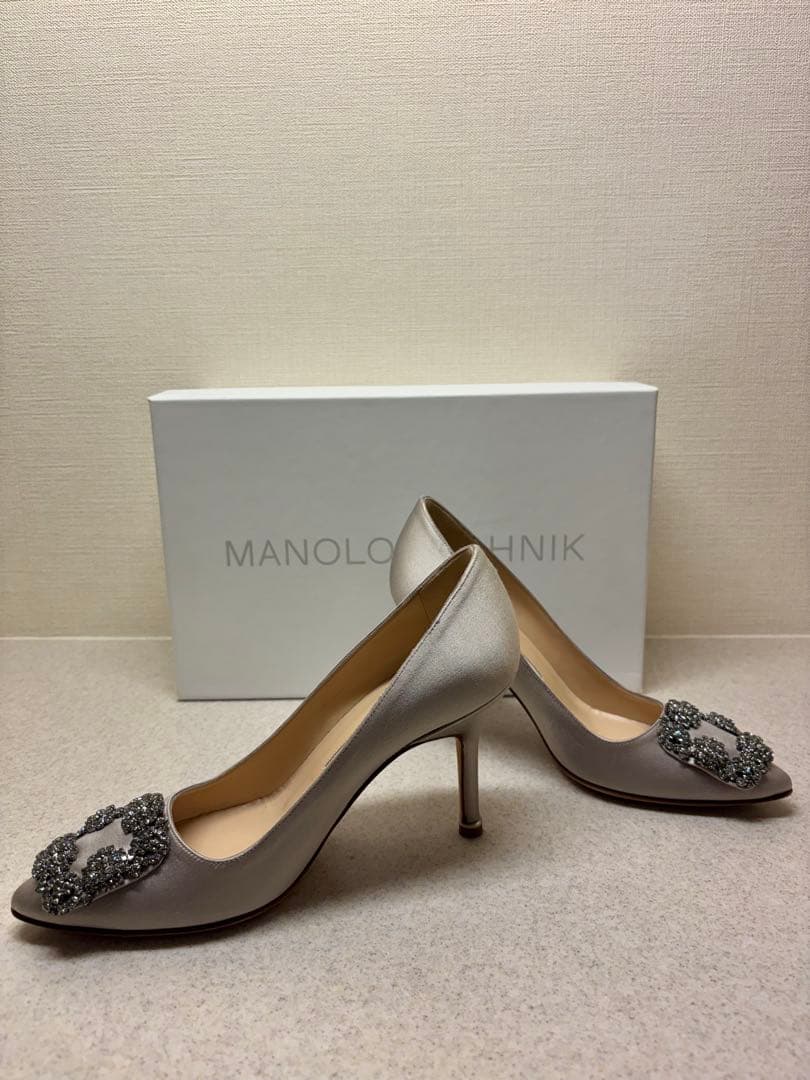 マノロブラニク ハンギシ 34.5 22.5cm シルバー