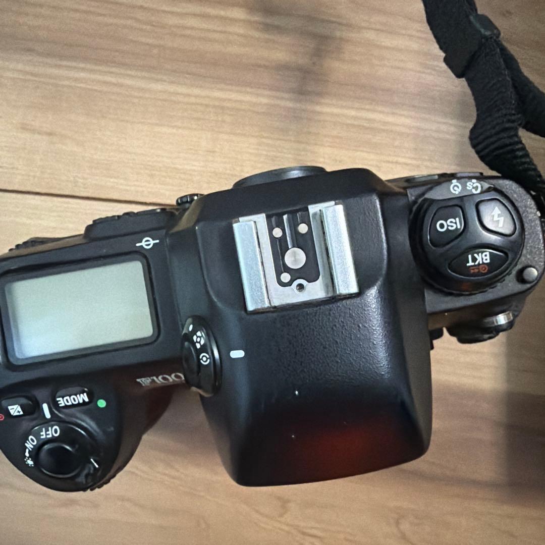 Nikon F100 一眼レフカメラ　レンズ付き