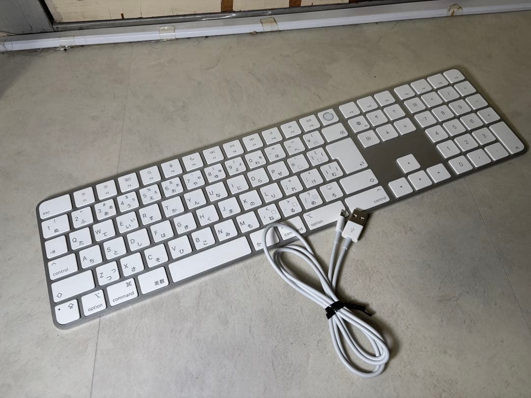 Apple Magic Keyboard A2520 ホワイト ライトニング端子