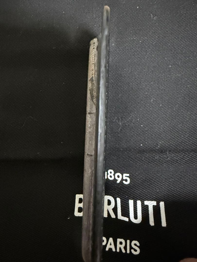 ベルルッティ　マグネット式カードホルダー