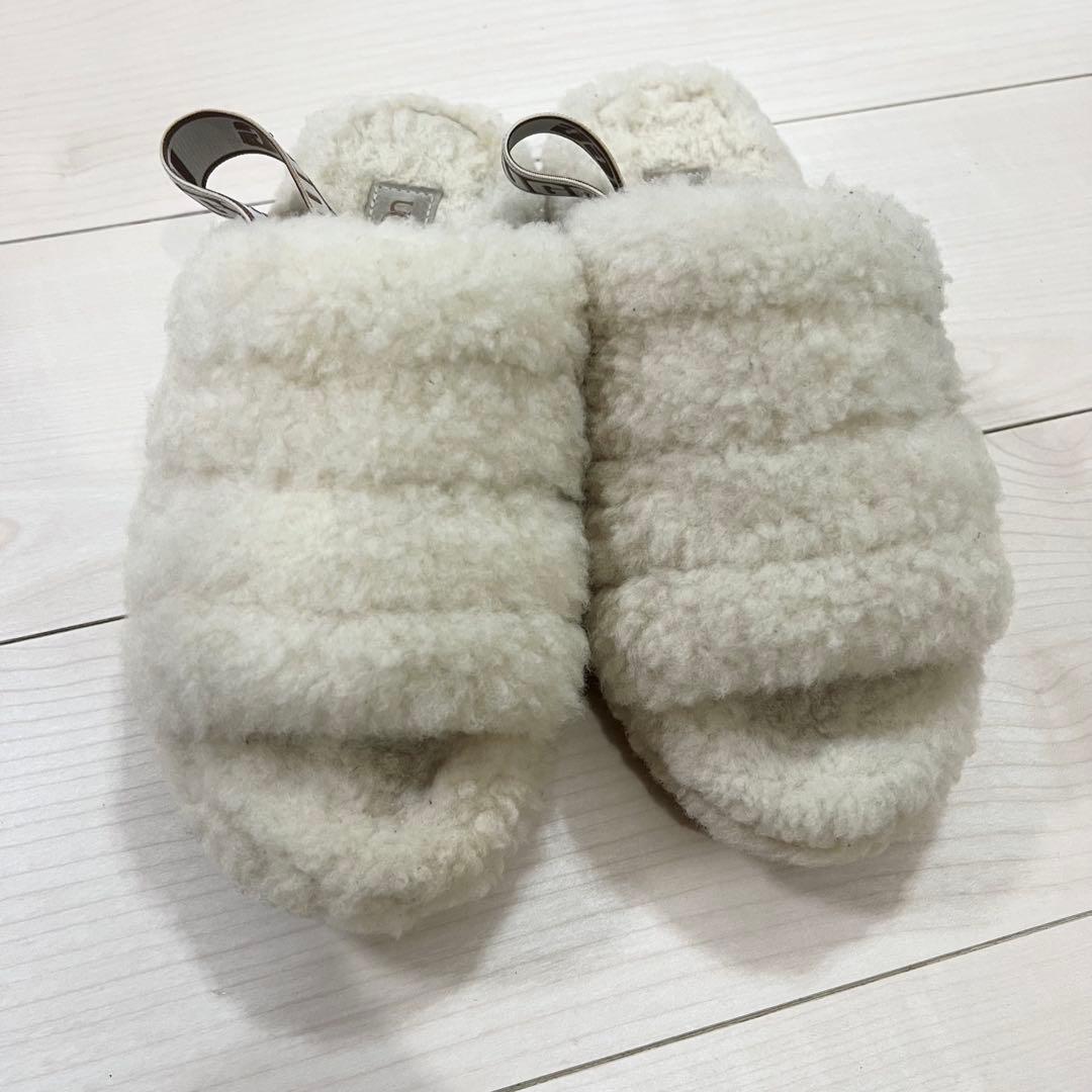 ✨️UGG ✨️もこもこ ファー 厚底 サンダル ベージュ 25cm