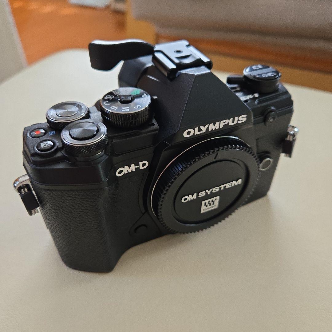 【美品】第3世代E-M5 Mark III ボディー※バッテリー３個他おまけ付