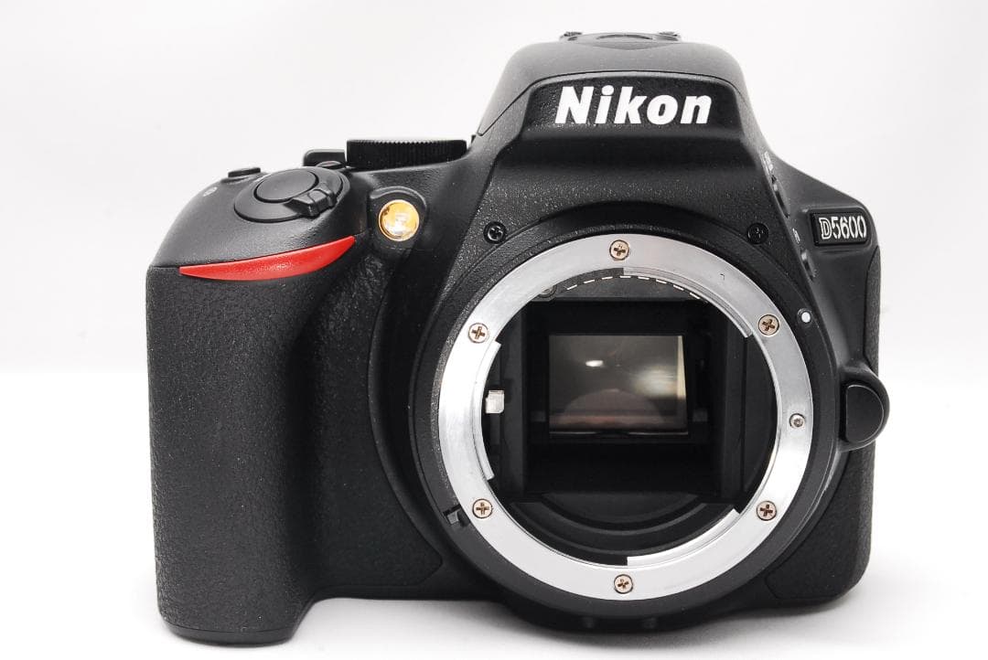 Wレンズキット Nikon D5600 美品 一眼レフ バック付 初心者おすすめ