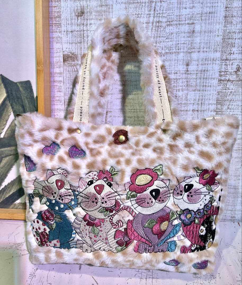 ロラライハリス♡アニマルファー生地♡刺繍のバッグ♡
