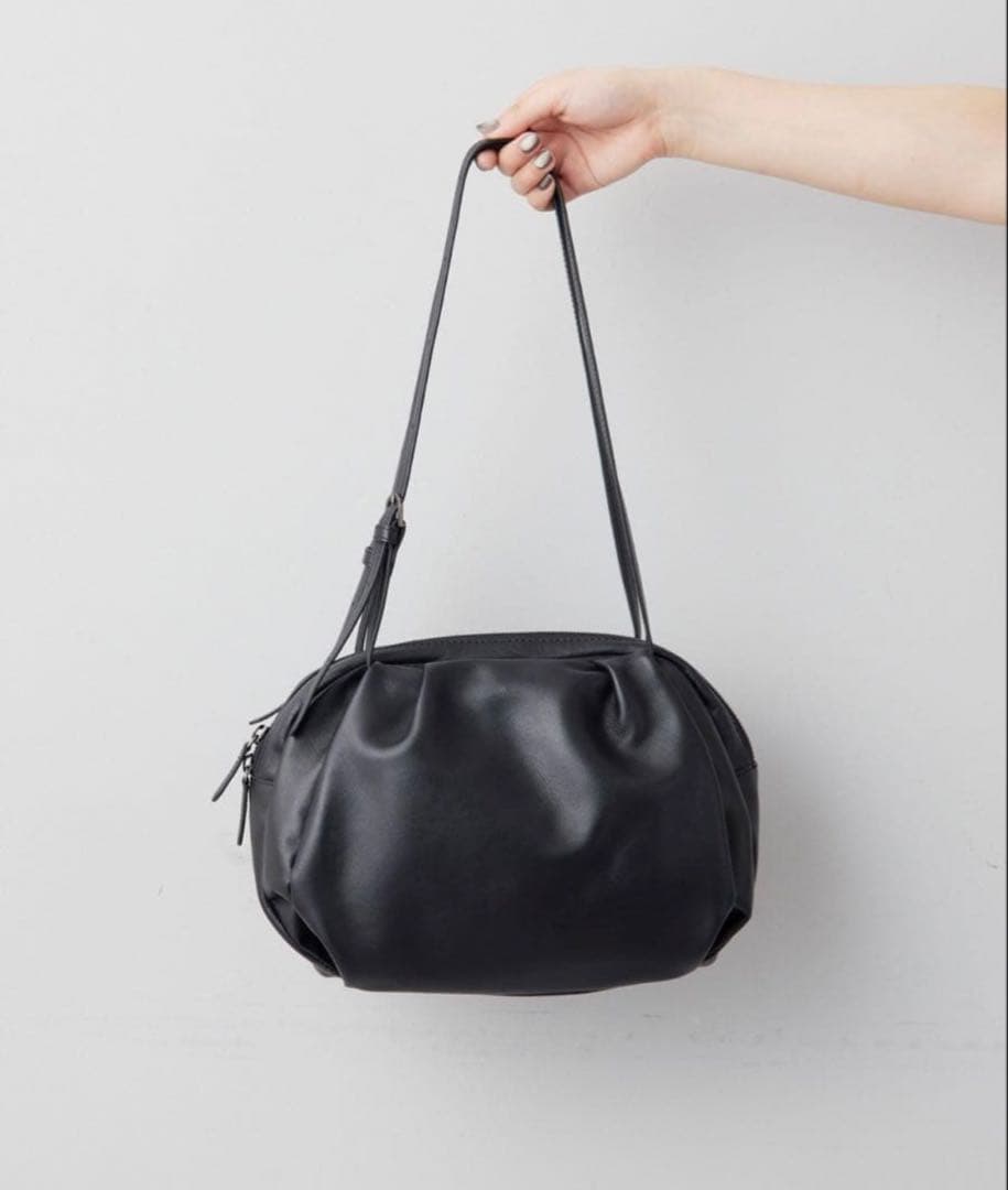 イア パピヨネ　コロンボストンバッグ ブラック