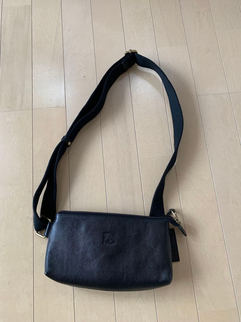 イルビゾンテ　ボディバック