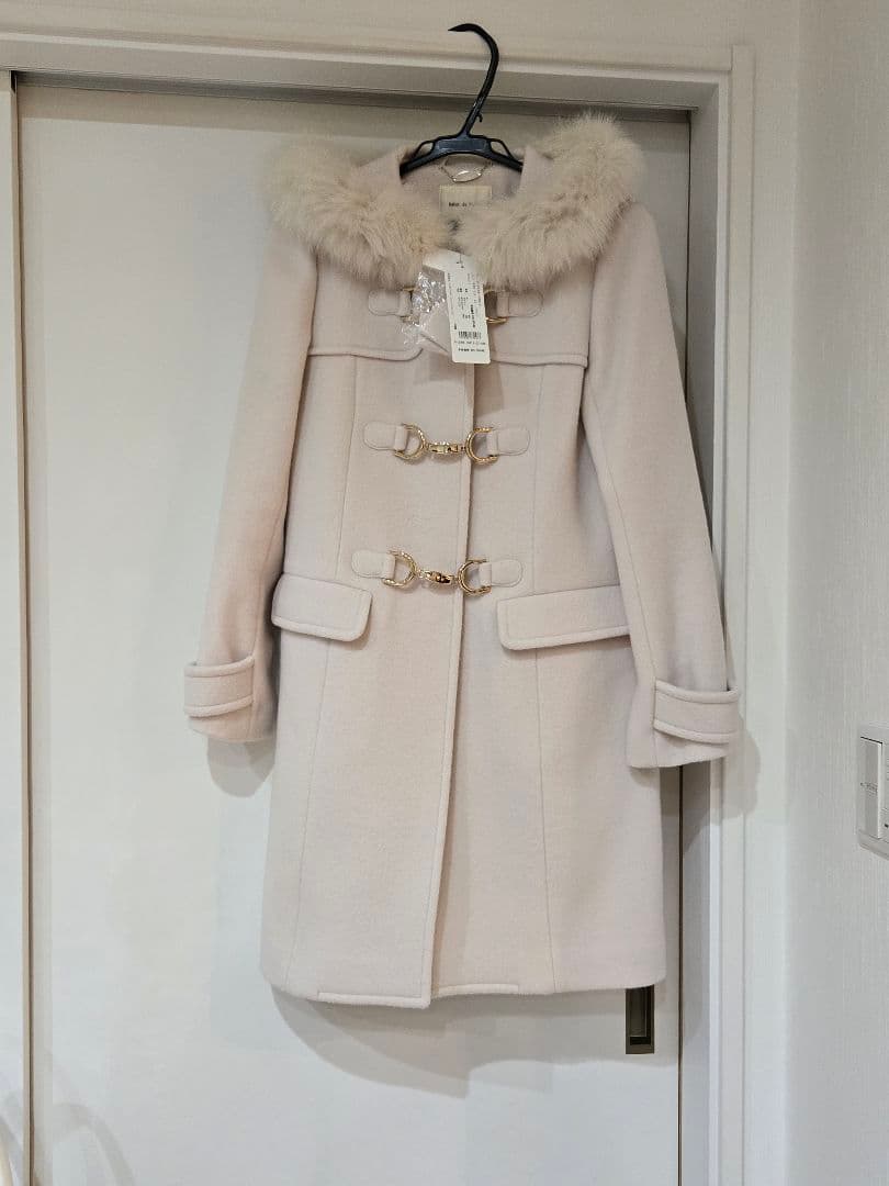 ホワイトファーダッフルコート