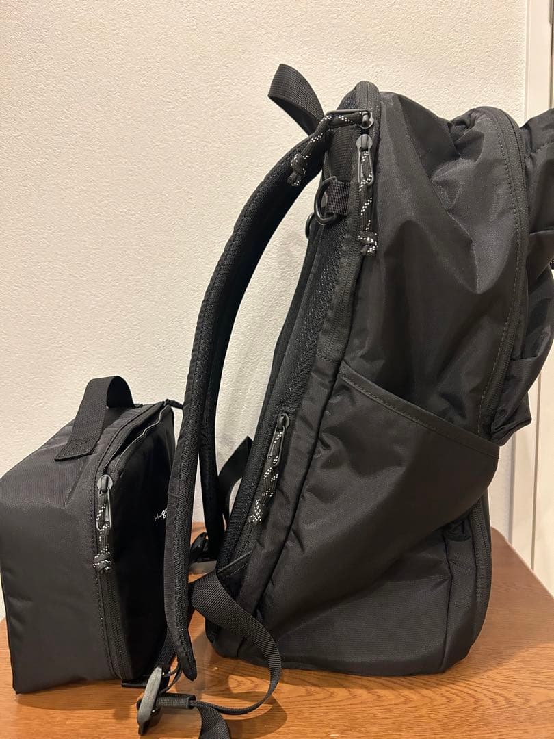 Hugoo ブラック リュックサックとポーチセット