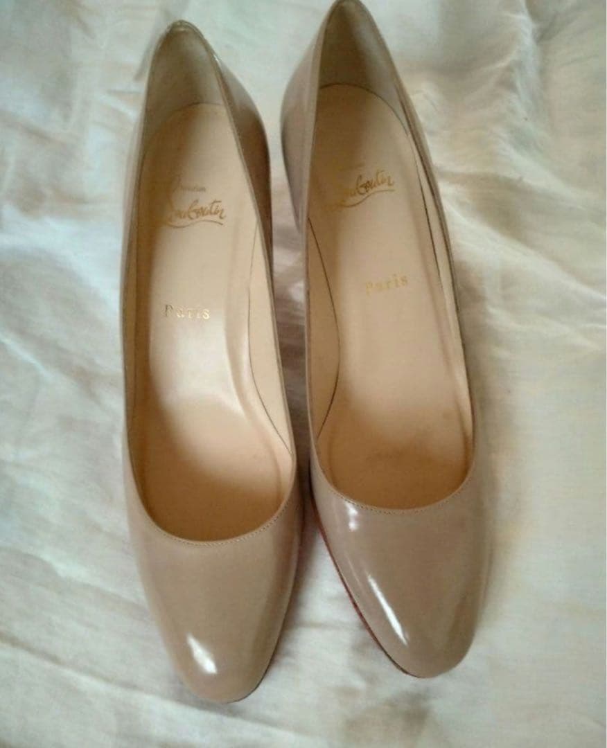 Christian Louboutin ベージュ パンプス