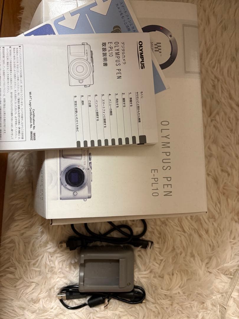 OlympusPEN ホワイト ミラーレス　望遠レンズ・キャップ・本体カバー等付