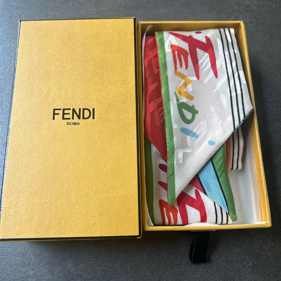 FENDI 《フェンディ》マルチカラー ラッピー　シルク製