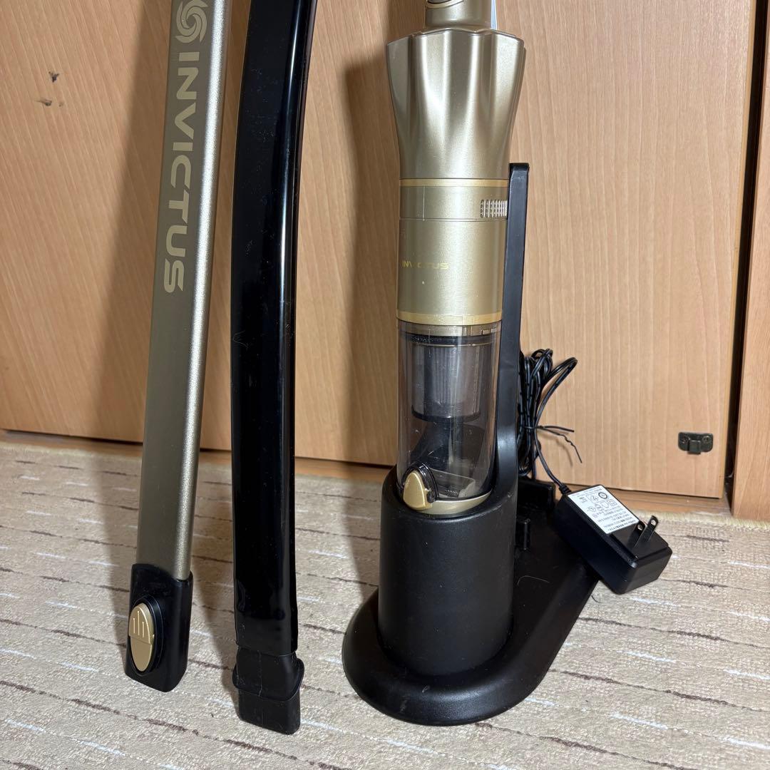 美品 インビクタスワン コードレスクリーナー INV-102 24年製 掃除機