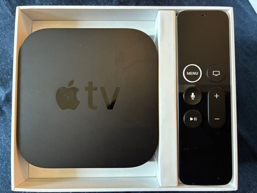 Apple TV 4K 本体とリモコン