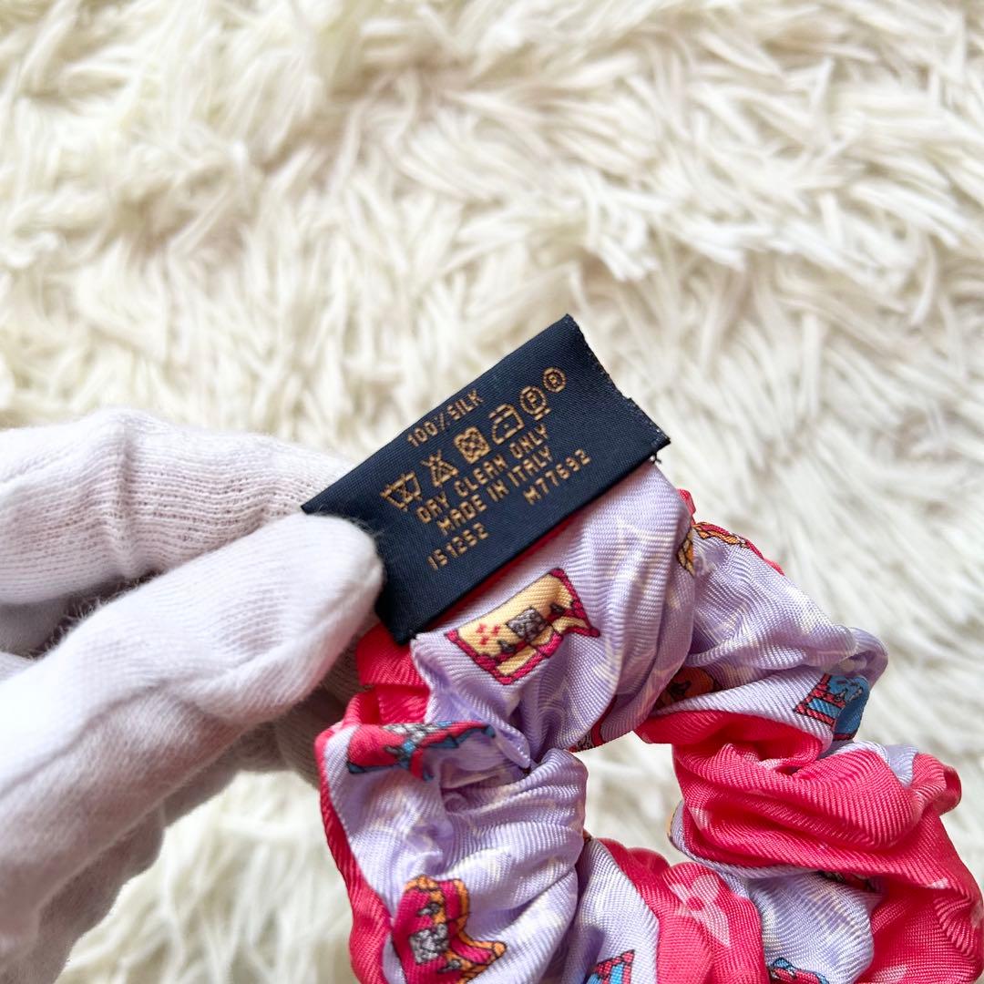 ルイヴィトン　シュシュ　ミニマル　M77692 シルク　LVチャーム　レッド