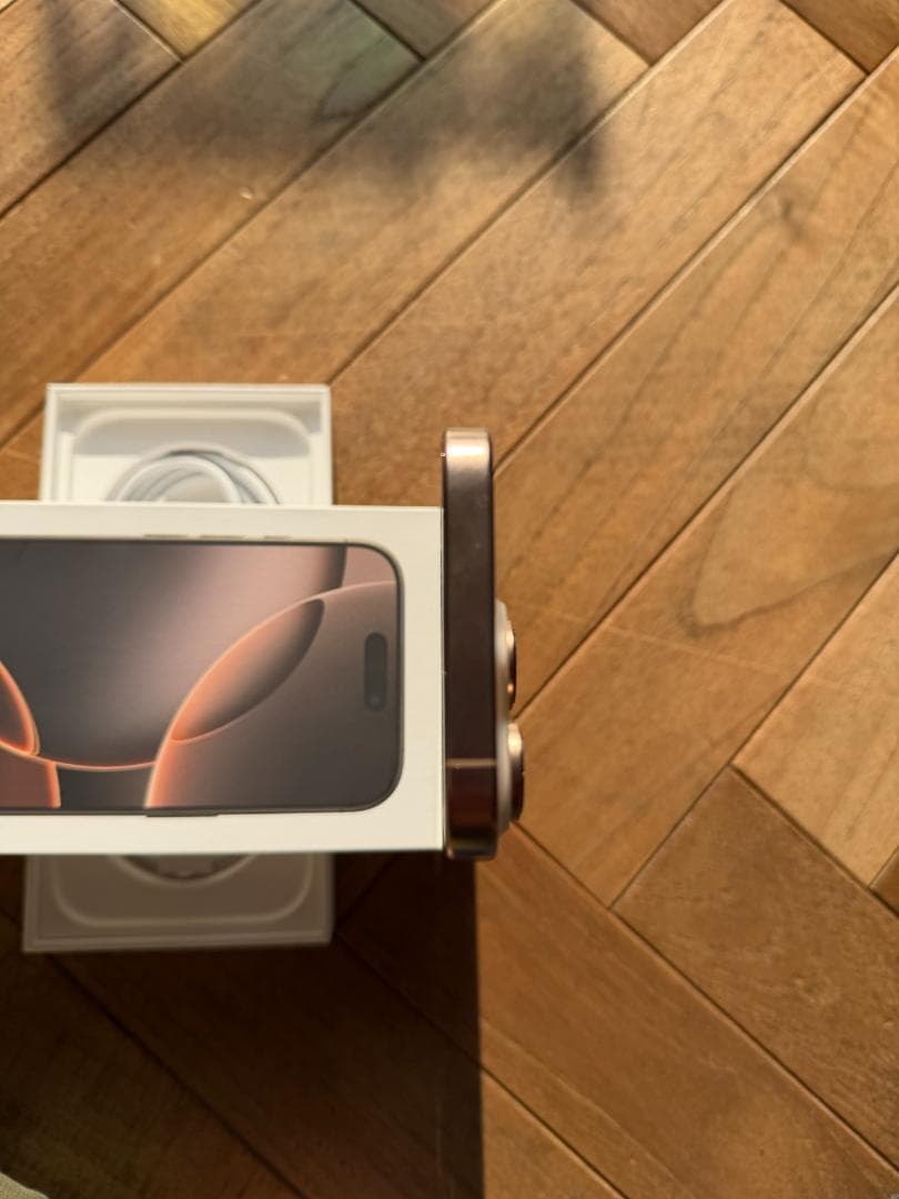 iPhone 16 Pro 256GB デザートチタニウム