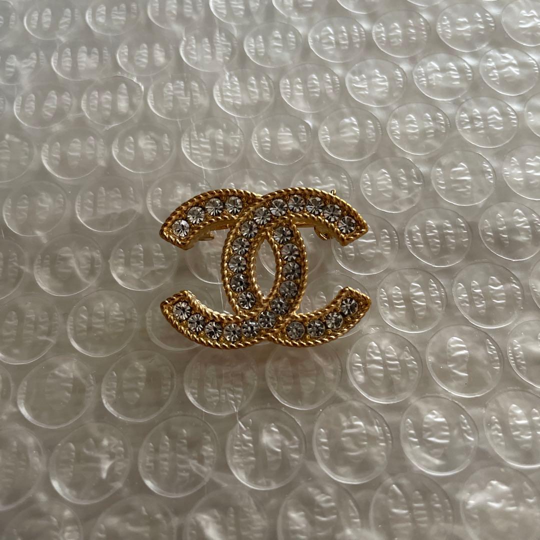 本日限定価格！CHANEL ダブルCロゴブローチ