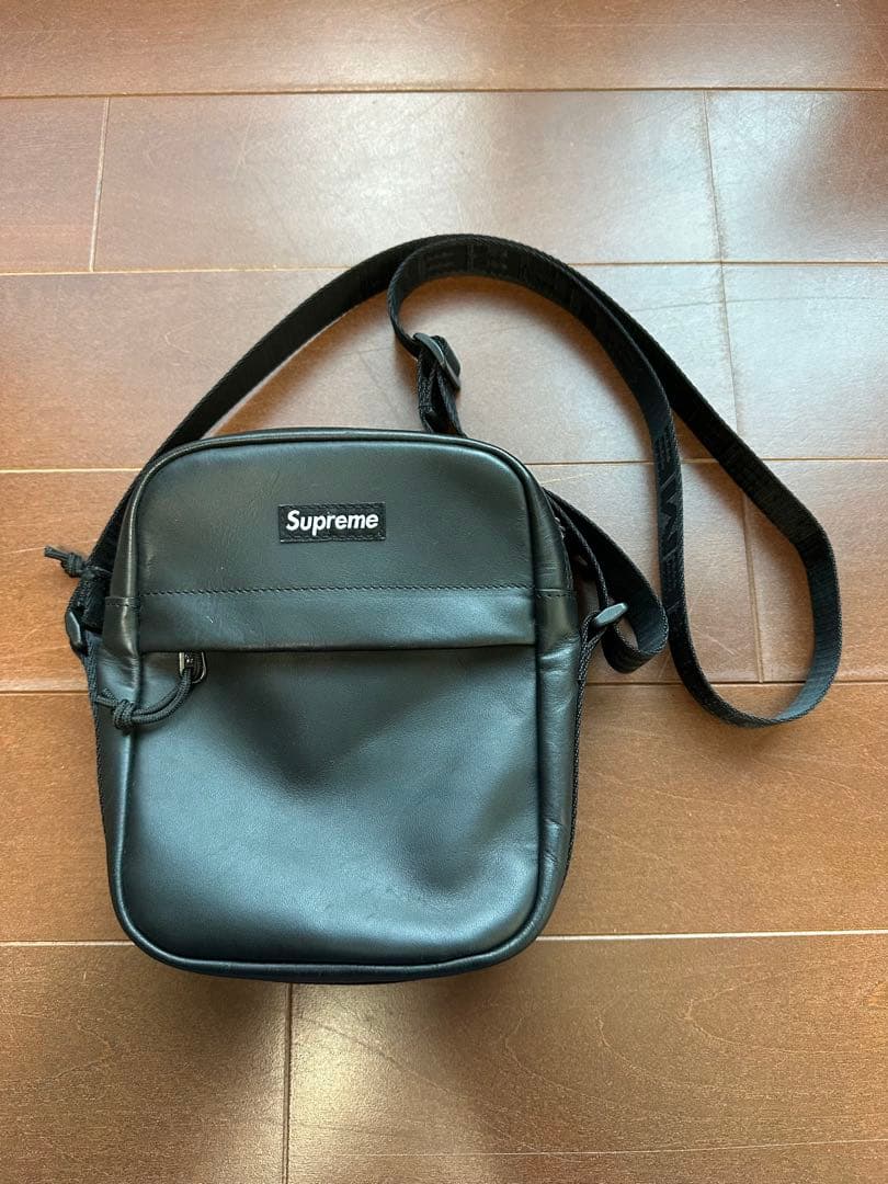 マ*君様 Supreme ブラック ショルダーバッグ