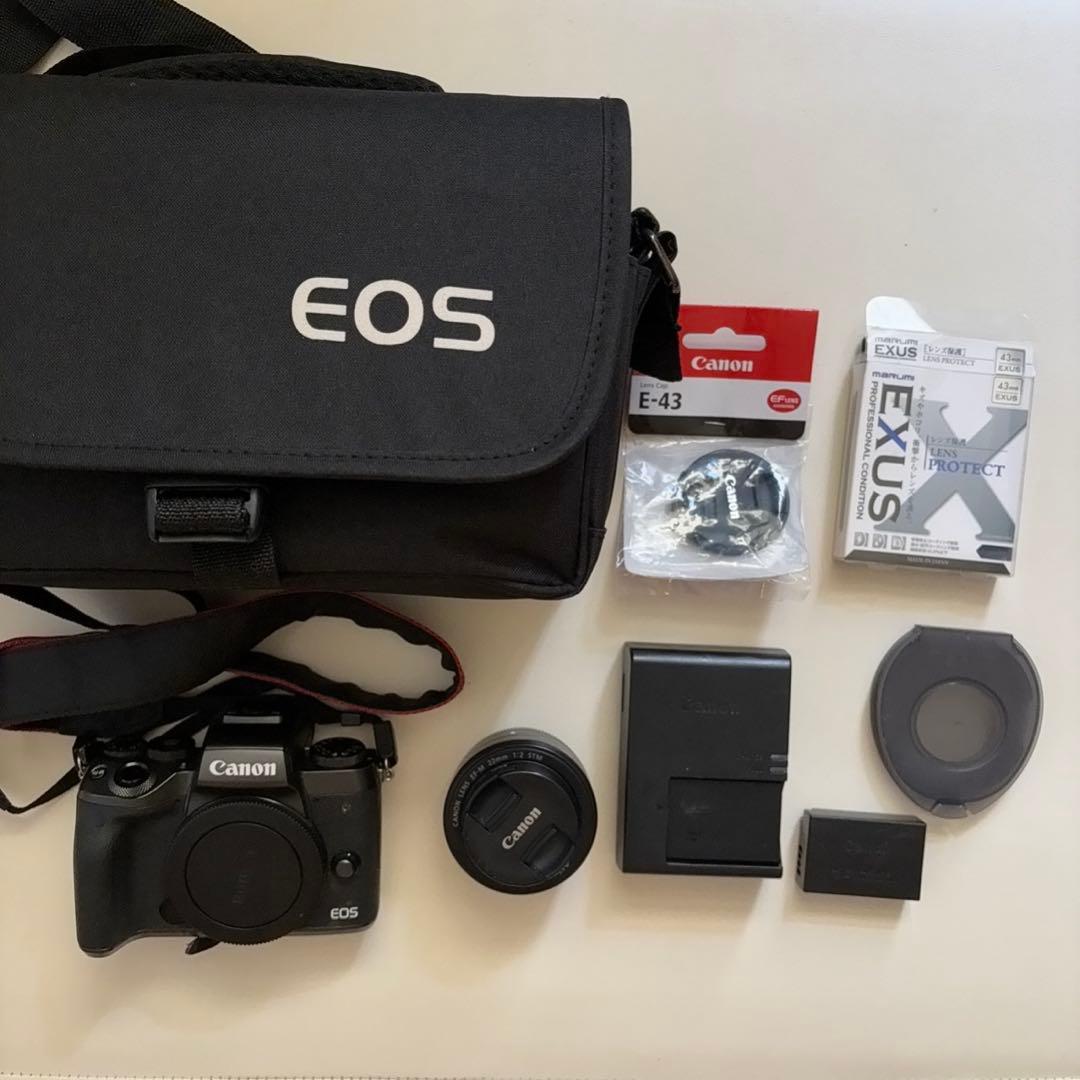 EOS M5 ボディー & Canon 単焦点広角レンズ EF-M22mm F2