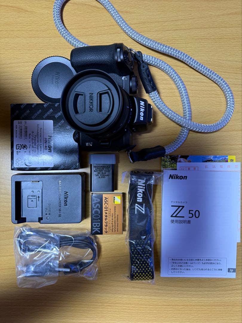 ニコンZ50ボディとNIKKOR Z 標準ズームとおまけ