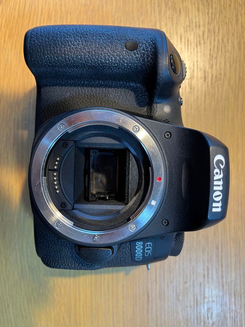 Canon EOS 8000D(W) ダブルズームキット相当　三脚＆カード付き