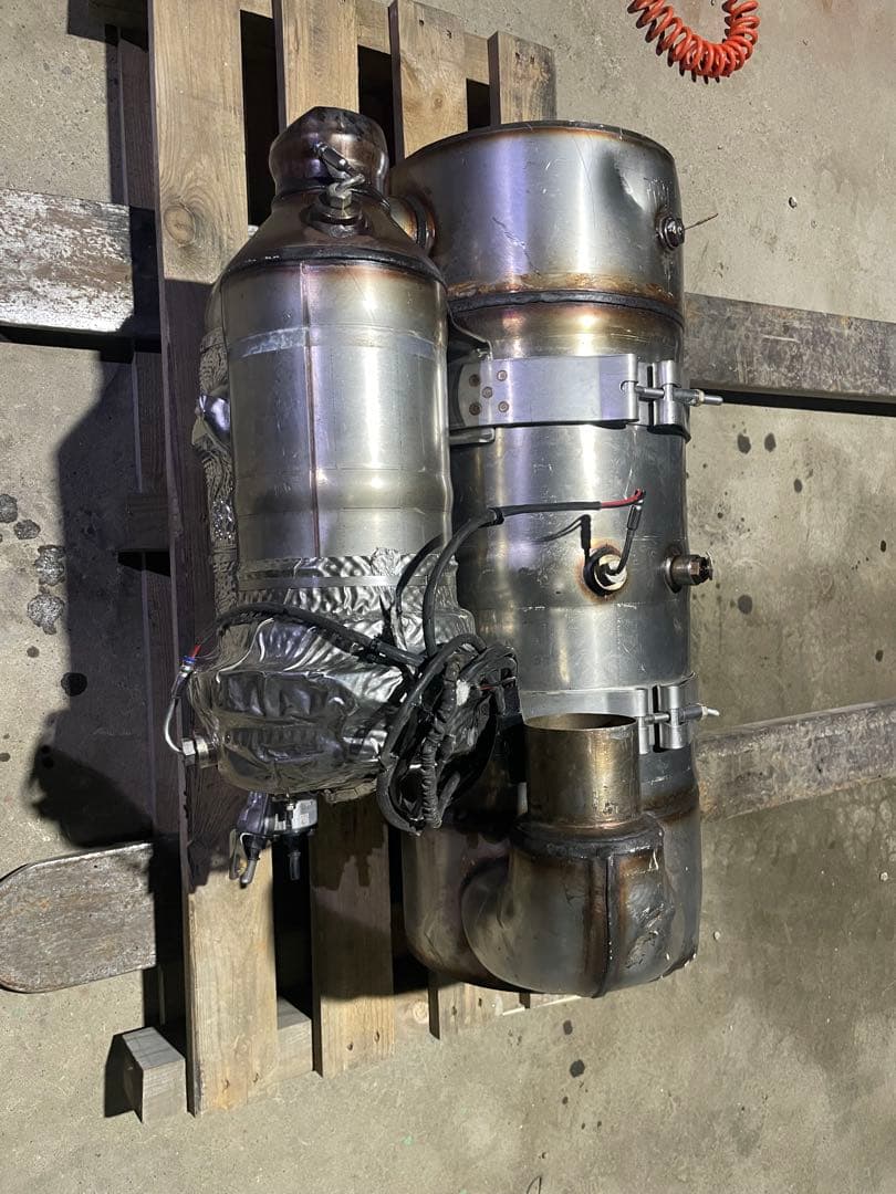 中古の触媒コンバーターです。