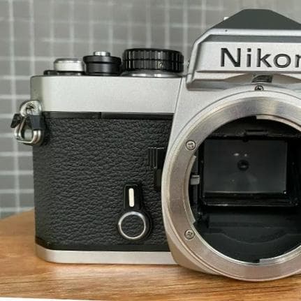 【美品・送料込み】Nikon FE シルバー ボディー
