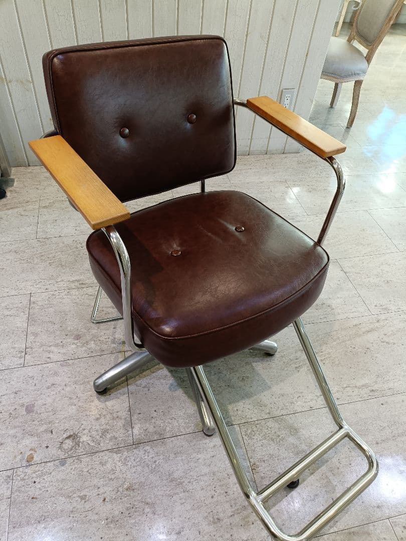 美容室　 ビンテージ風ブラウン回転椅子 （2月末までに取りに来れる方！）