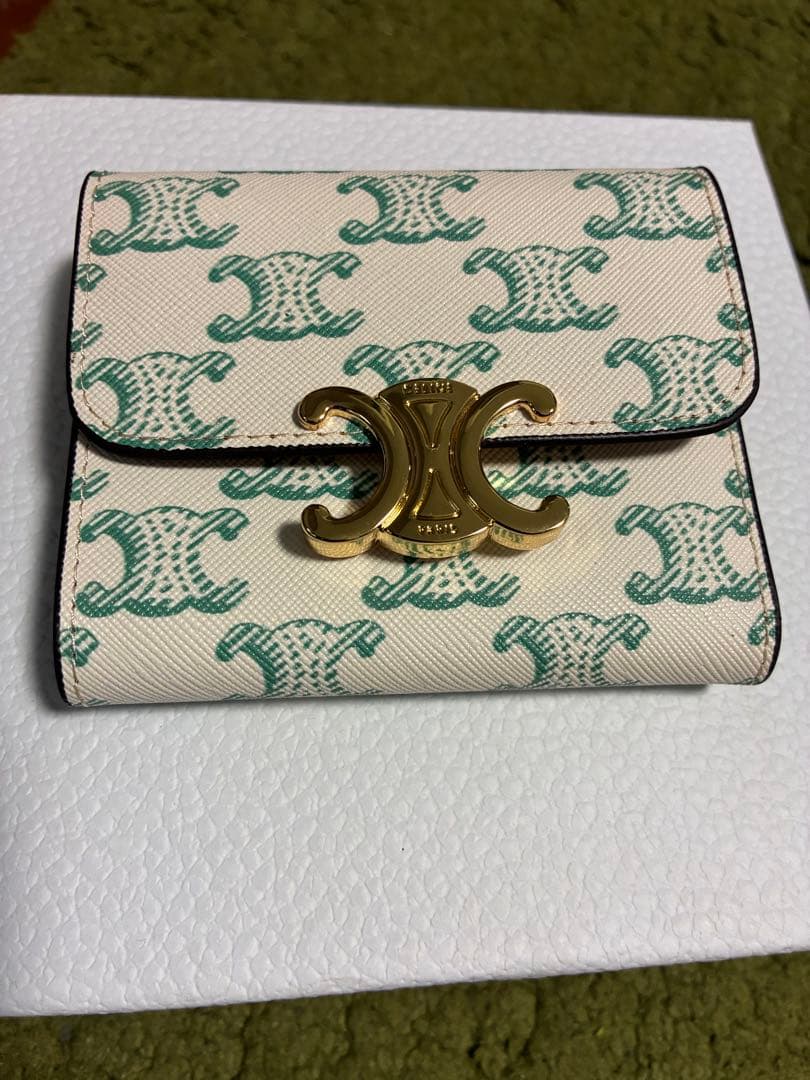 CELINE 入れ付きトリオンフミニ財布