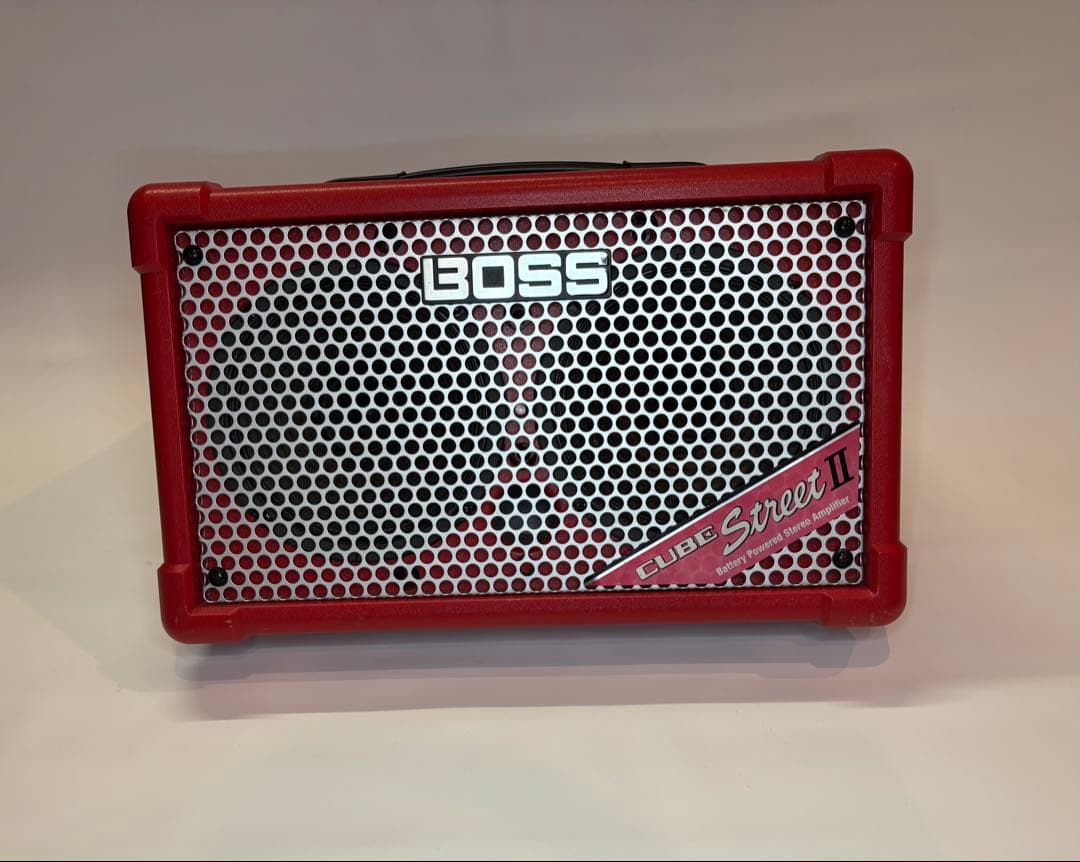 Roland BOSS CUBE Street II スピーカー 赤 アンプ路上