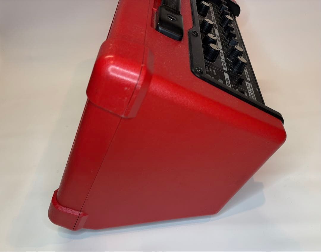 Roland BOSS CUBE Street II スピーカー 赤 アンプ路上