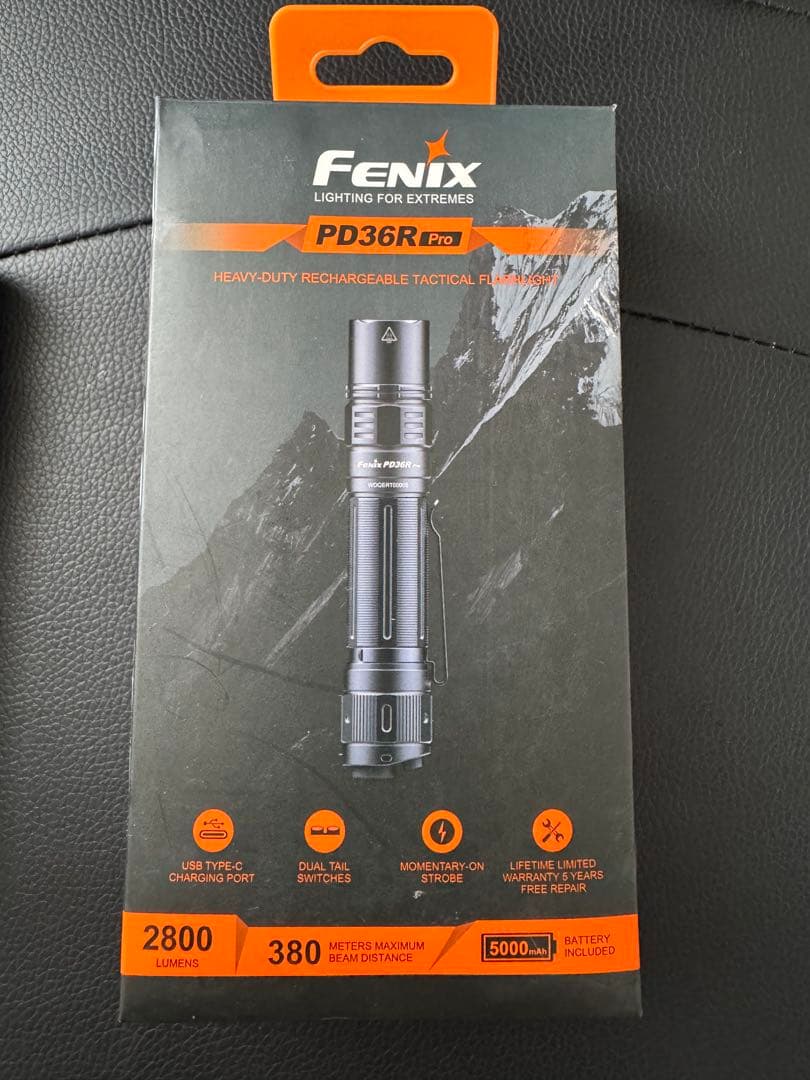 FENIX ハンドライト