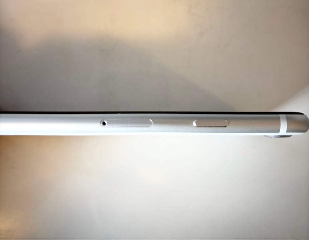 iPhone SE 第2世代　128gb