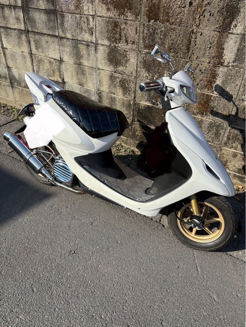 スマートディオZ4　新品エナメルシート　アンコ抜き仕様　黒