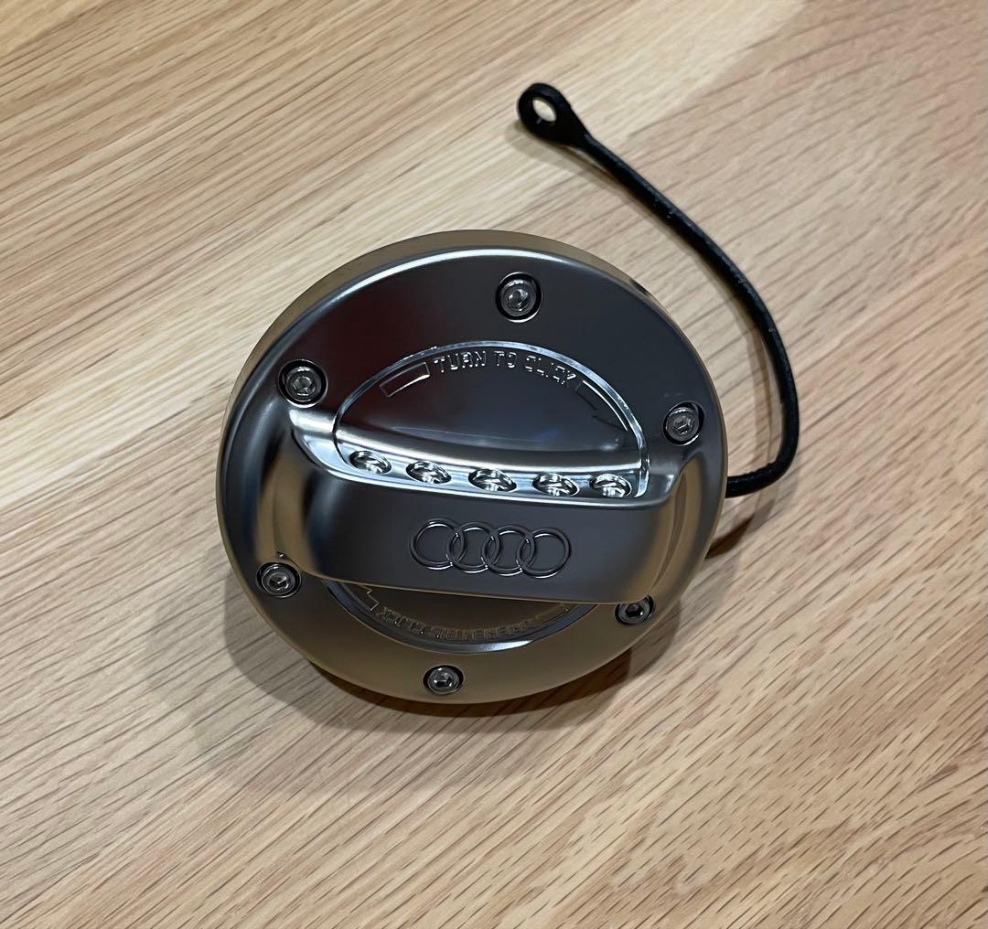 Audi純正 アルミルック フェーエルキャップ