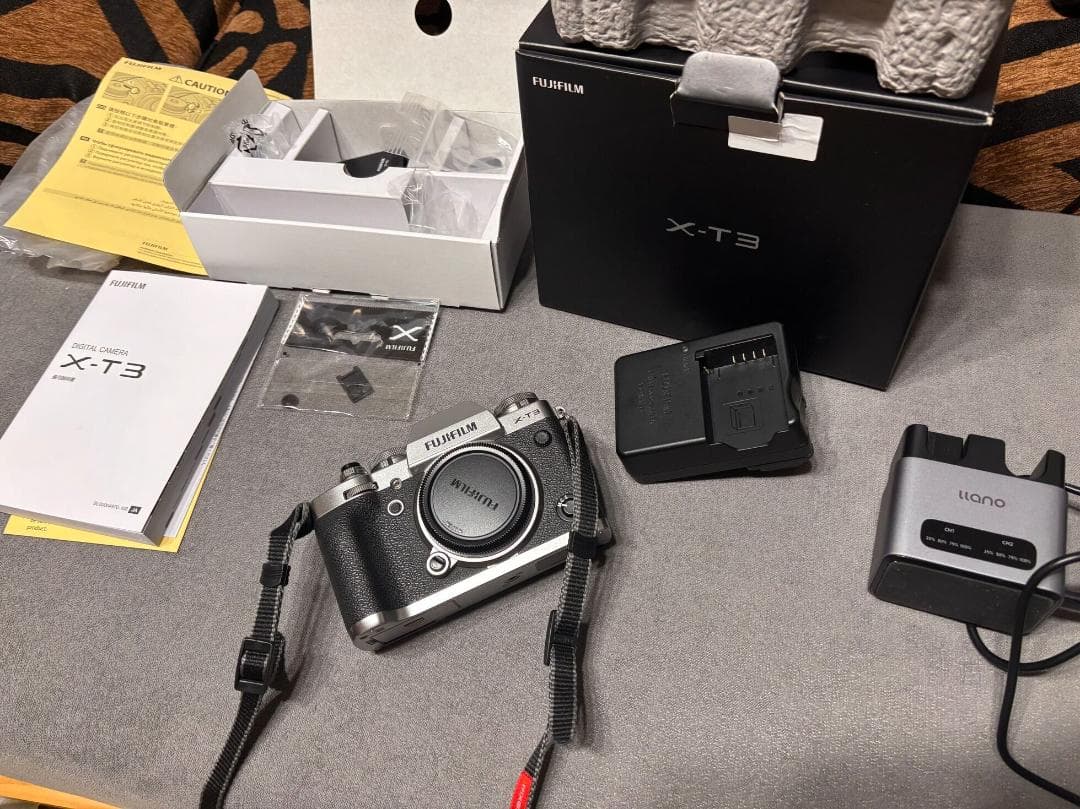 富士フイルム X-T3 ボディ シルバー 純正バッテリー２個付き