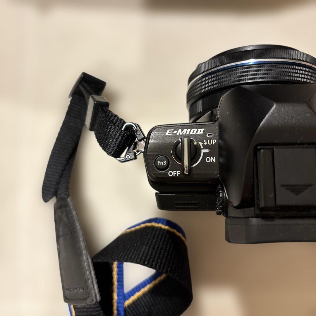 （極美品）OLYMPUS E-M10 Mark II本体　レンズ2本　バッグ付