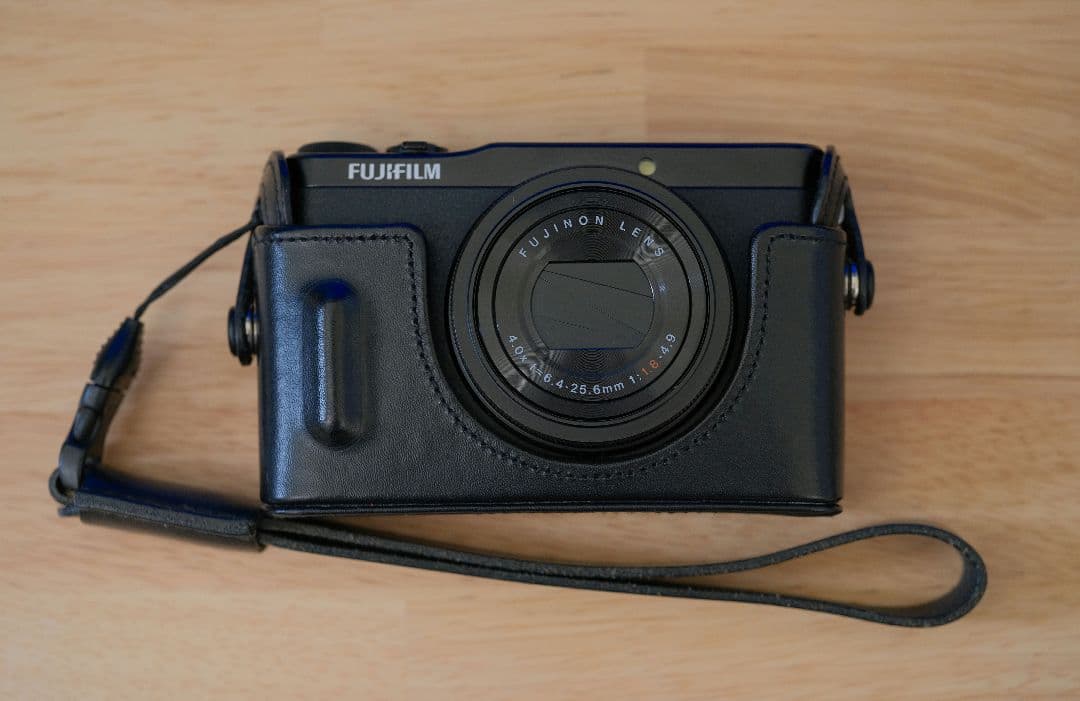 FUJIFILM XQ2 ブラック オプション　元箱　付属品あり