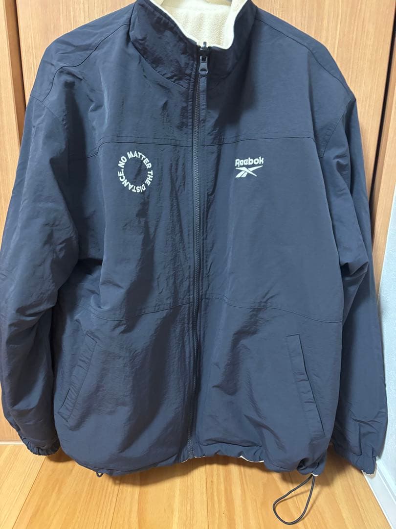 Reebok ネイビー　リバーシブルブルゾン