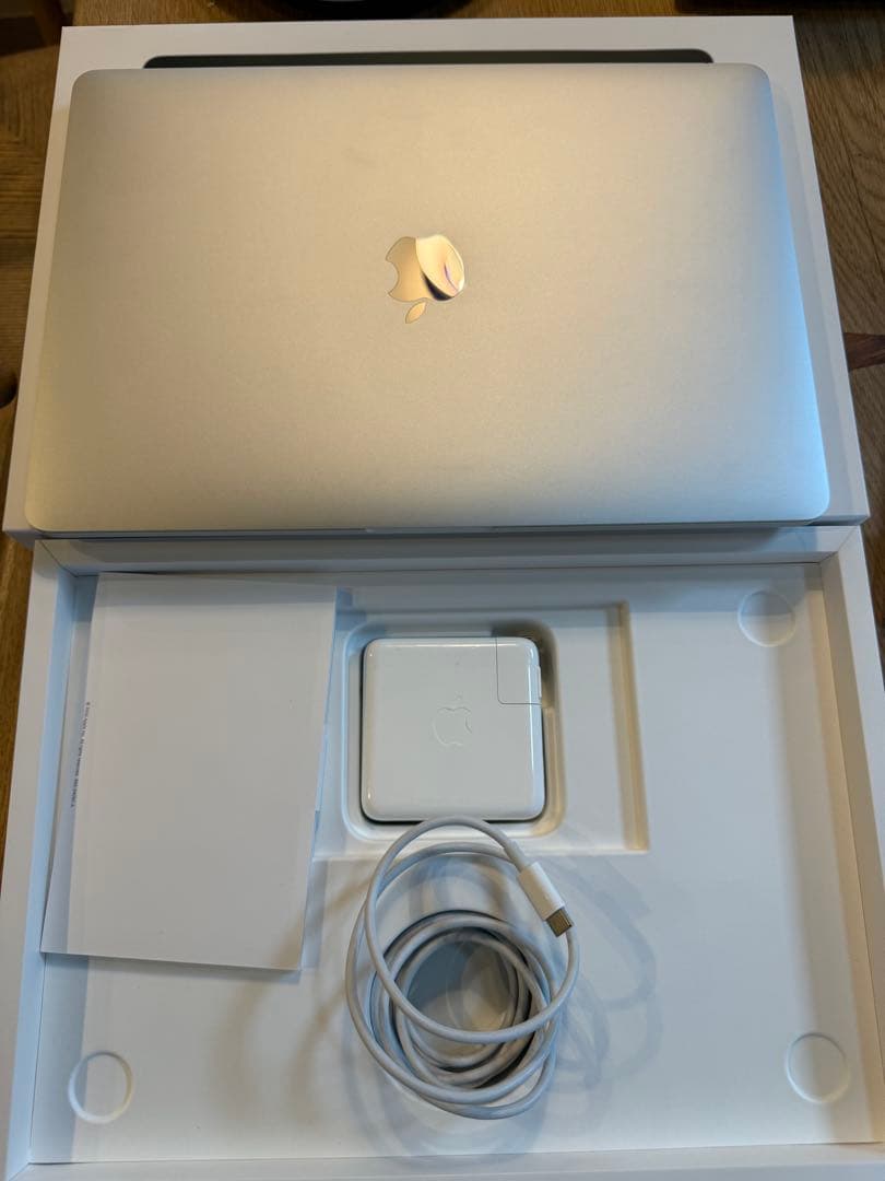 [美品] MacBook Pro M2 16GB/512GB
