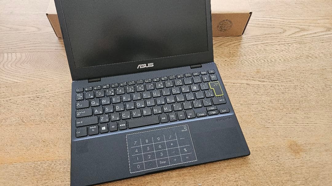 ASUS　E210MA　【中古】