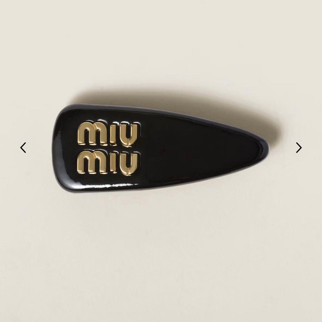 MIUMIU✨ パテントレザー ヘアクリップ ブラック