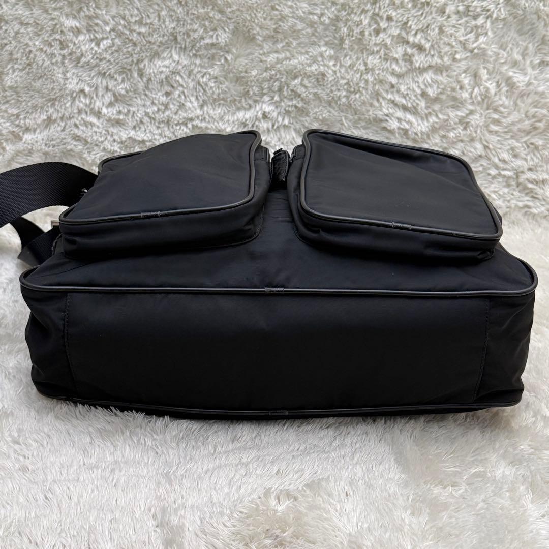 PRADAプラダ 三角ロゴ メンズ ショルダーバッグ サフィアーノ 白タグ