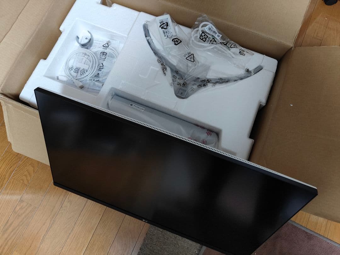 LG 32UN650-W 31.5インチ 4K HDR