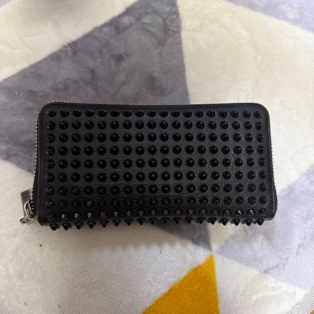 スタッズ付きブラック長財布