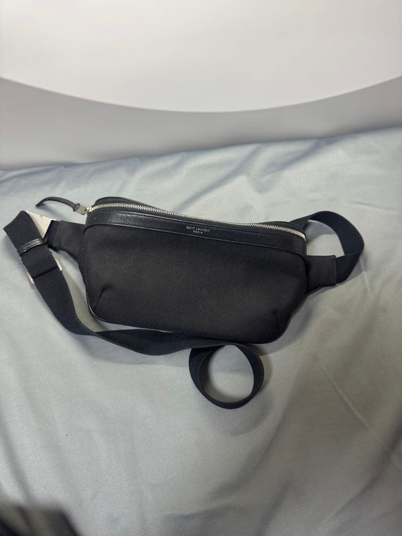 サン　ローラン　ブラック ボディバッグ