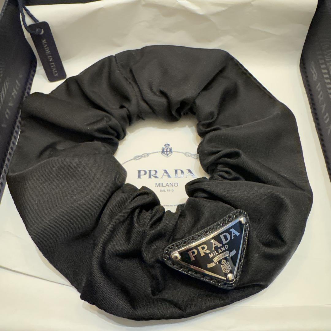 PRADA プラダ シュシュ リナイロン ブラック 黒 シルバー RFID