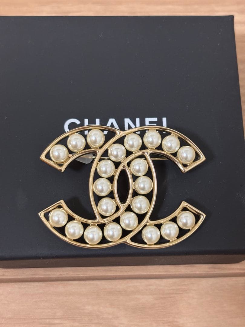 CHANEL ゴールド パール CCロゴ ブローチ