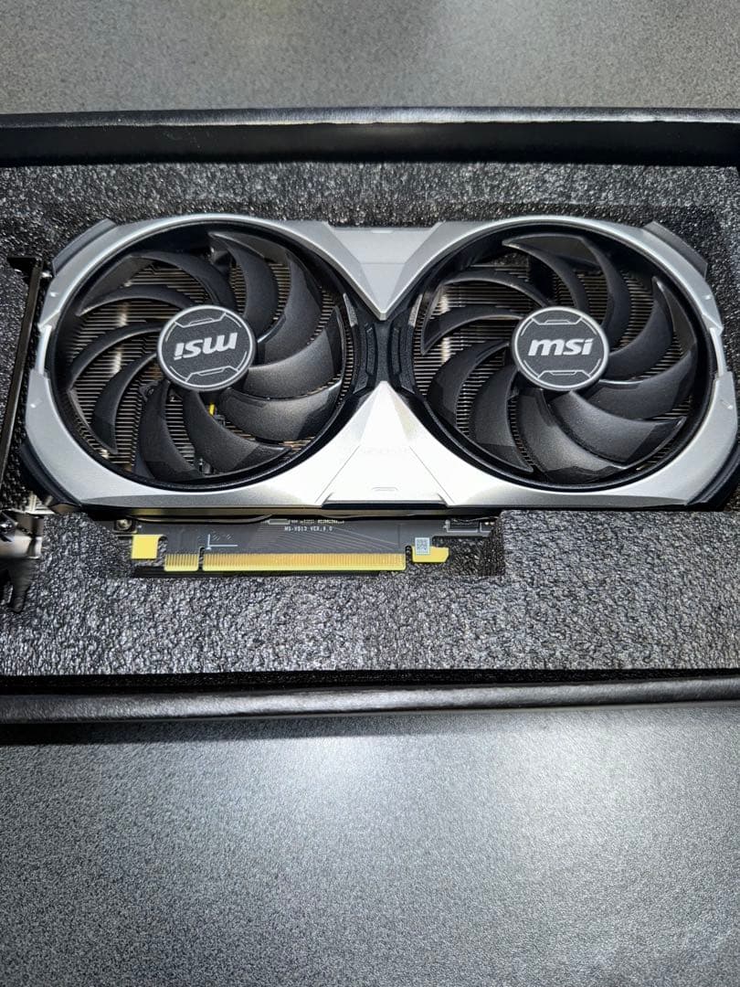 MSI GeForce RTX 4070 2xファン